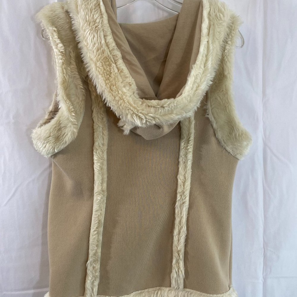 Sebby Faux Fur Cozy Cream Hooded Sleeveless Vest NWOT Women's Size Medium - Picture 11 of 12